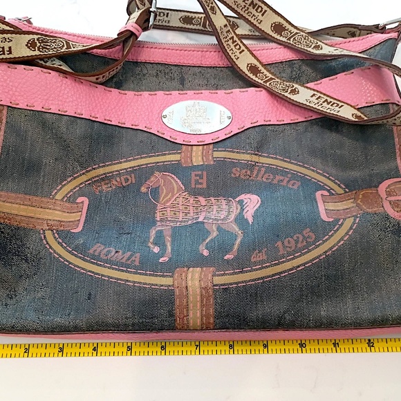 UNIQUE VERY RARE VINTAGE PINK FENDI SELLERIA SPALMATI MESSENGER/CROSS BODY BAG. - Picture 5 of 16